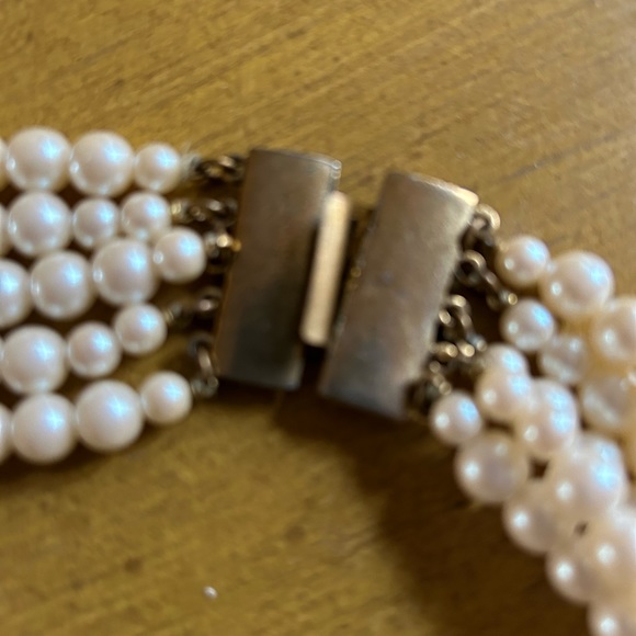 SOLD Cameo Pearl 5 strand Pearl necklace 18” snap clasp - Picture 5 of 6